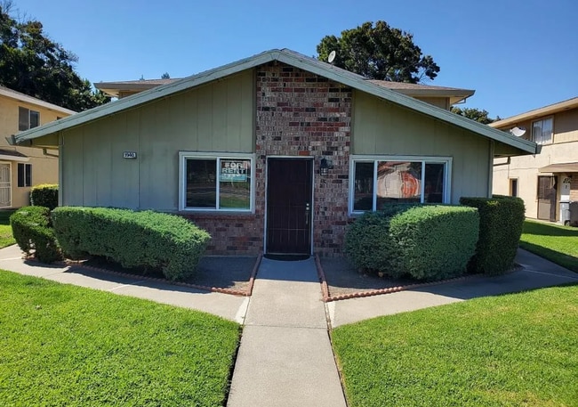 Building Photo - 1940 Peabody Rd