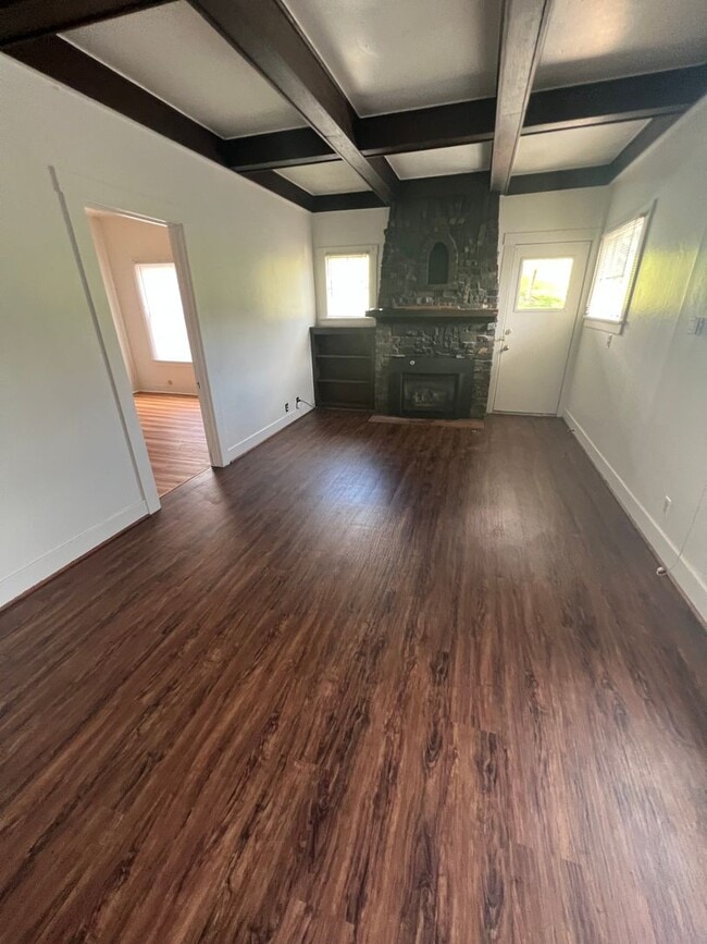 Foto del edificio - 905 NE Lake St