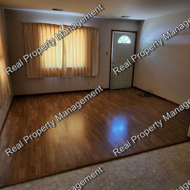 Foto del edificio - Three Bed Hobart Ranch