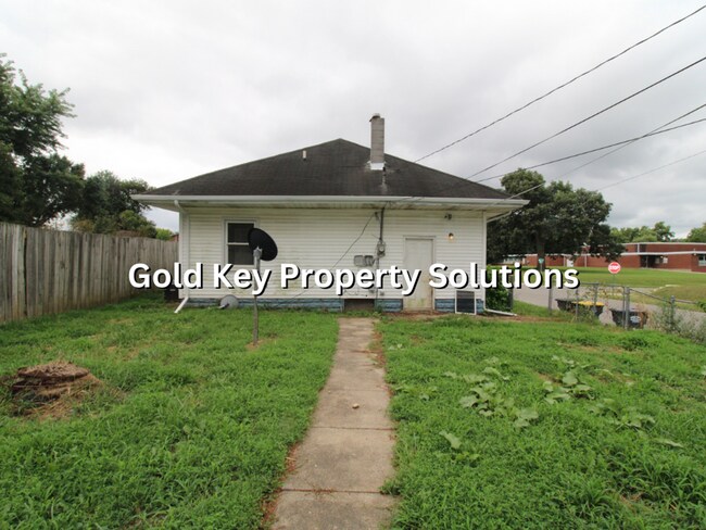 Building Photo - 3 BR 1 BA House with Garage, Central Air, ...
