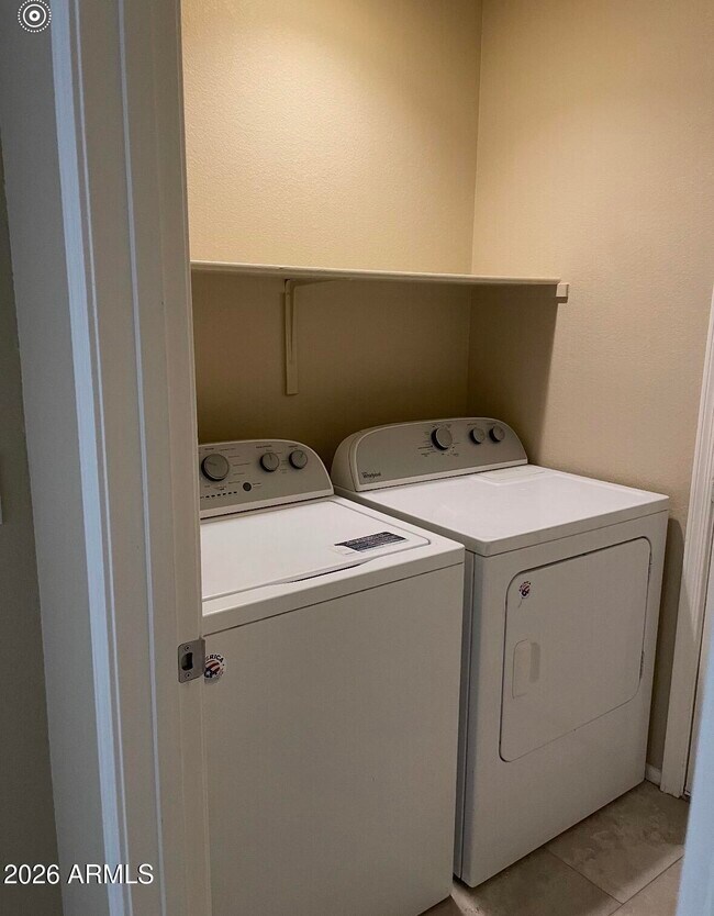 Foto del edificio - 2463 E Springfield Pl