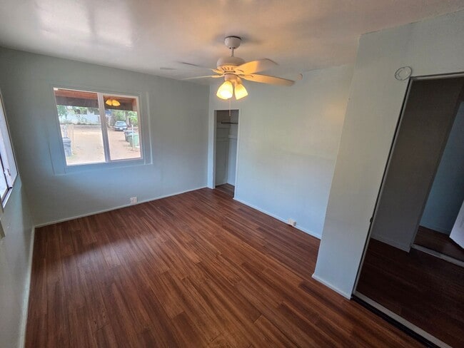 Building Photo - Recently Updated 2 Bedroom 1 Bath Duplex
