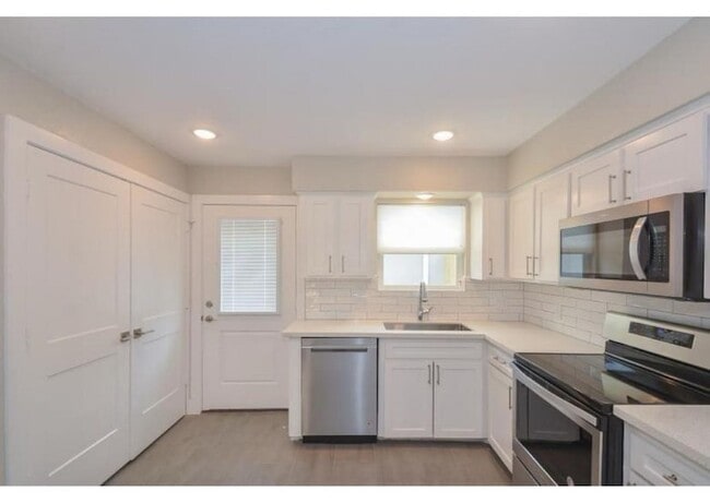 Building Photo - 6315 Bowers St