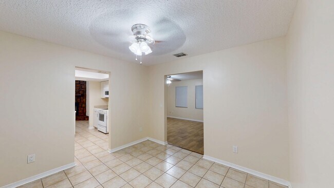 Foto del edificio - 680 Roger Sherman St