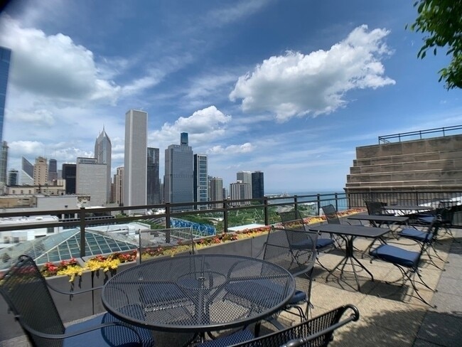 Building Photo - 310 S Michigan Ave