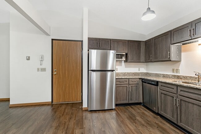 Building Photo - Eagle View Apartments
