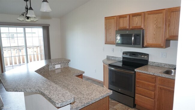 Building Photo - 3 br, 2 bath Townhome - 2503 7th Ct W