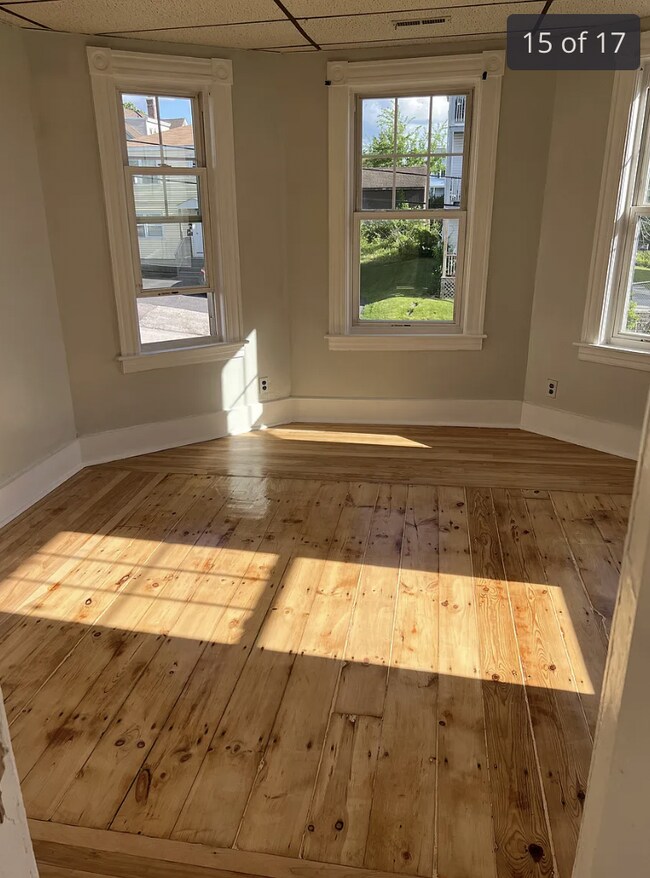 Building Photo - Beautiful 3 Bedroom 1 Bath Apartment Located in Worcester, MA