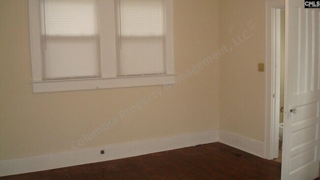 Building Photo - 3323 Rosewood Dr