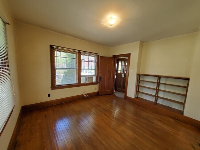 Foto del edificio - 524 W Seerley Blvd