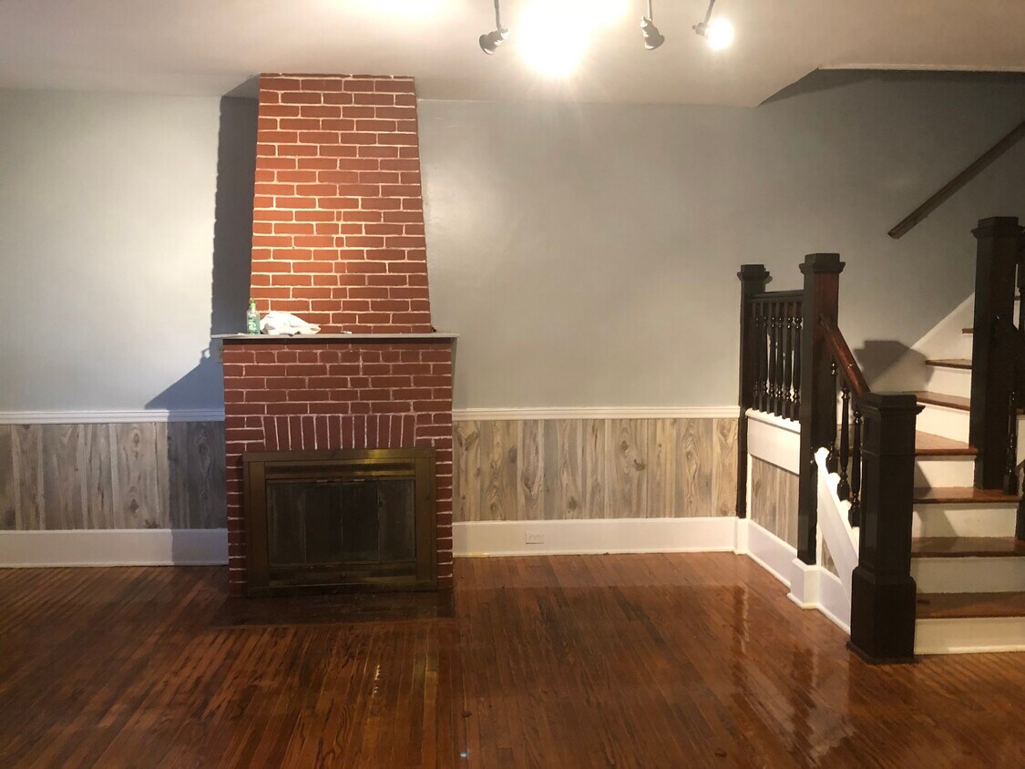 Living room - 64 Eighth St