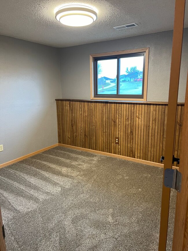Foto del edificio - Updated 4 Bedroom House in Brandon SD