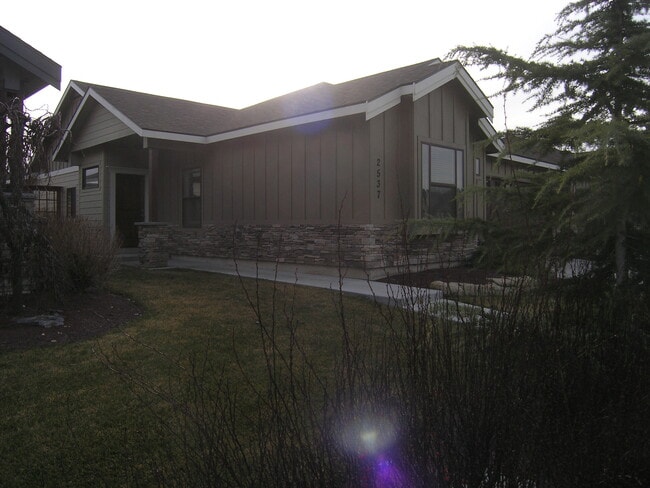 Foto del edificio - 2537 E Hidden Crk St