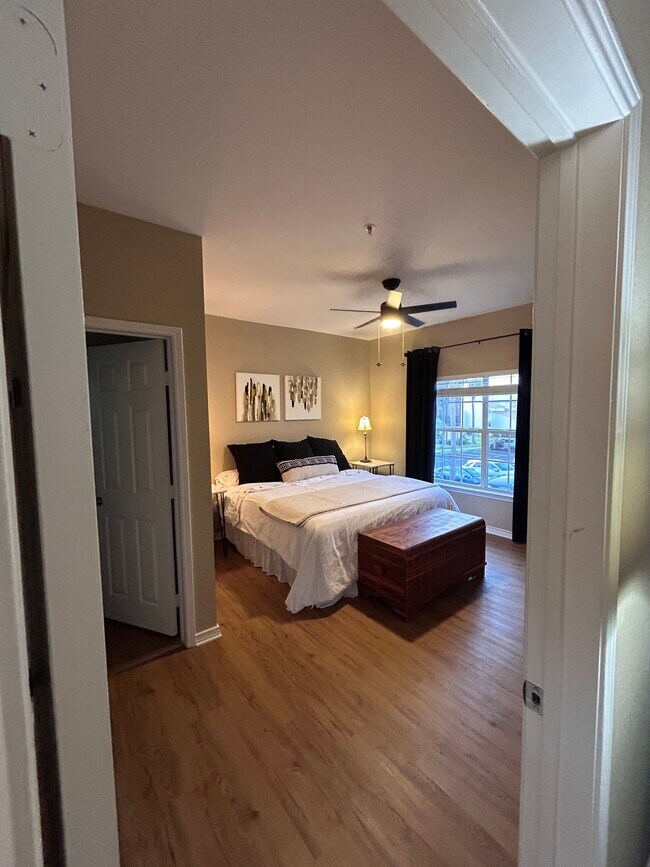 Foto del edificio - 4310 Bayside Village Dr