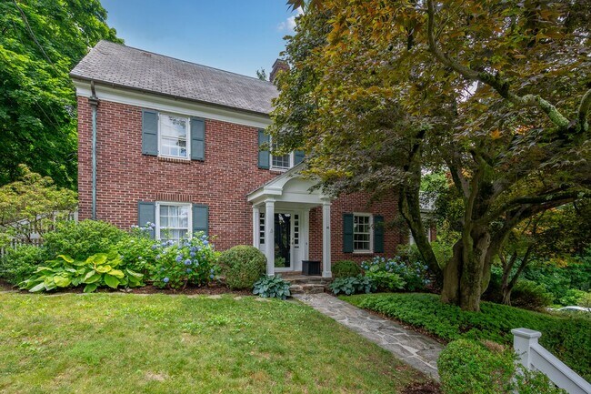 Foto del edificio - Manor Woods 5 Bedroom 2.5 Bathroom Colonial Home