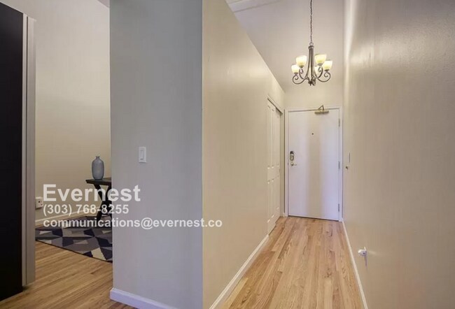 Foto del edificio - Charming 2-Bedroom, 1-Bathroom Home with M...