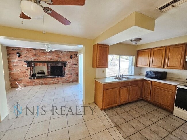 Building Photo - True 2/1.5/1 with FIREPLACE, fenced yard and all tile flooring throughout!