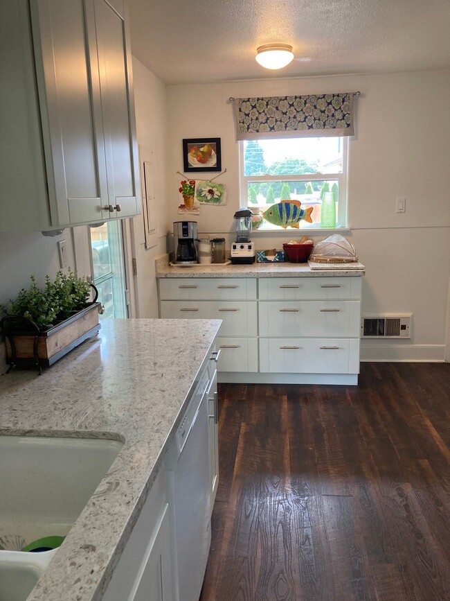 Photo - Fully Furnished Cottage in Camas Available for 7 Months! House