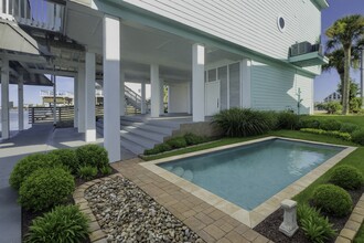 Building Photo - 1322 Outrigger St