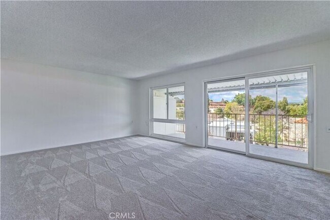 Foto del edificio - Beautiful Single Story Laguna Woods Unit 5...