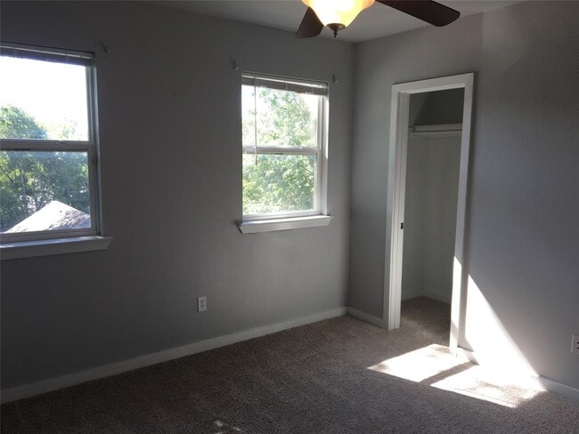 Foto del edificio - 4802 Clarkson Ave