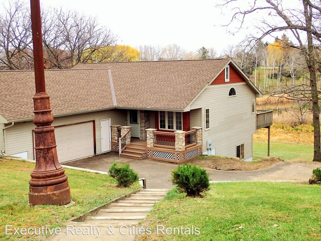 Primary Photo - 14963 Sunfish Lake Blvd NW