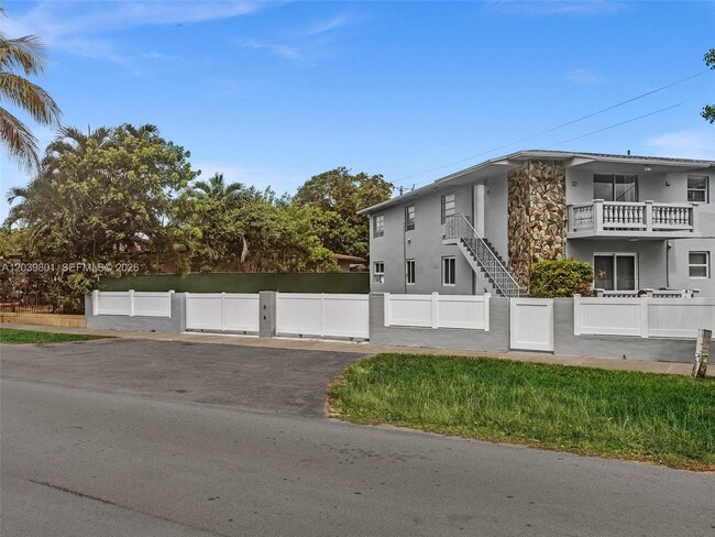 Building Photo - 22 SW 55th Avenue Rd