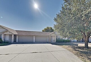 Building Photo - 5603 Thunderbird St