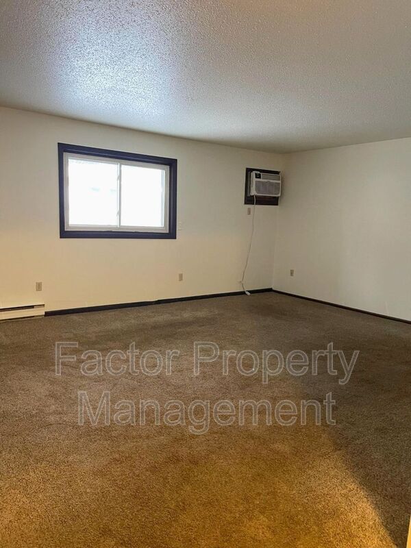 Building Photo - 418 Allan Ave