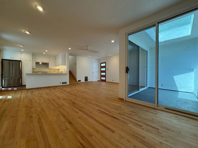 Building Photo - 8863 Lookout Mountain Ave