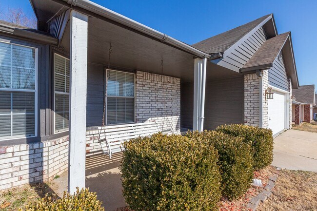 Foto del edificio - 3 Bed | 2 Bath in Broken Arrow!