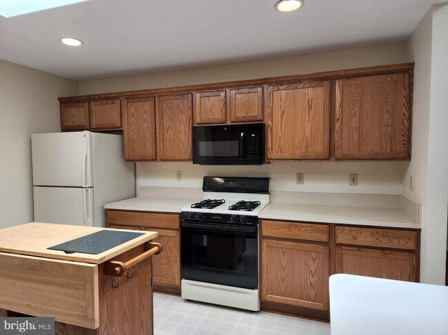 Building Photo - 100 Monticello Cir