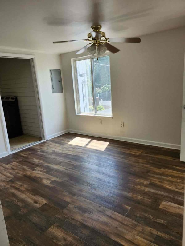 Building Photo - 126 E Main St