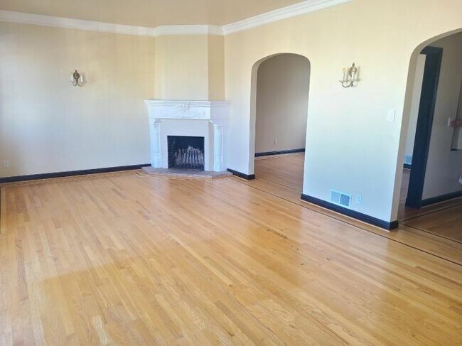 Building Photo - 2 bedroom in San Francisco CA 94122