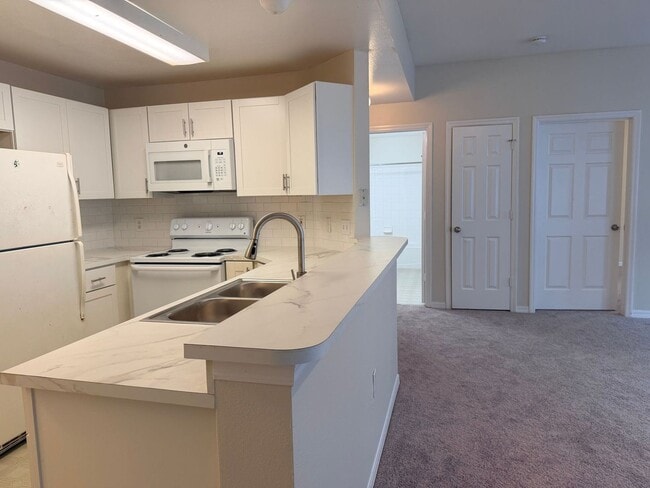 Building Photo - 2025 Erving Cir