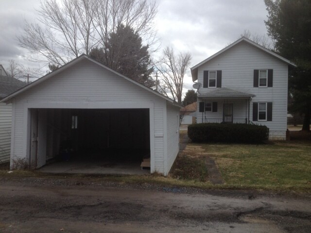 Building Photo - 913 Dudley Ave,