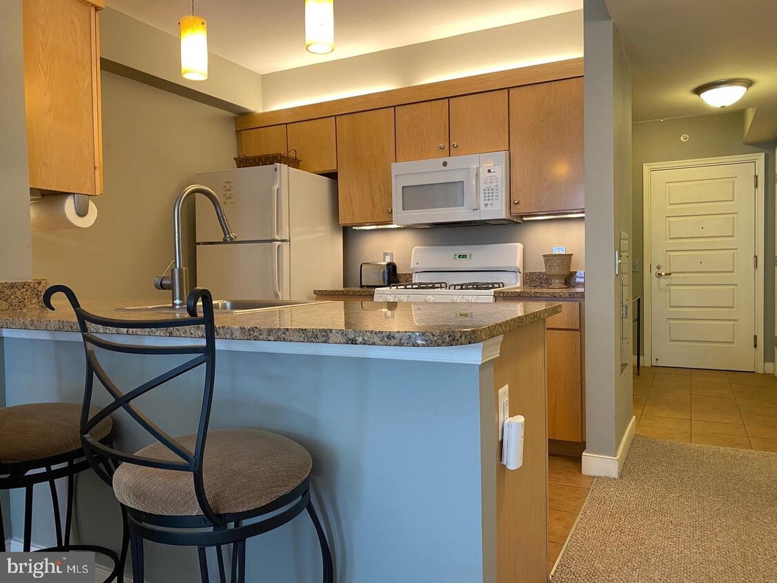 Primary Photo - 616 E St NW