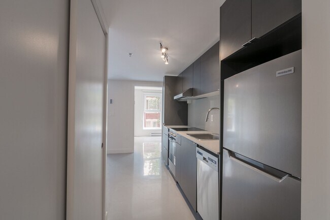 Photo du bâtiment - 4350 Av. de l'Hôtel-de-Ville