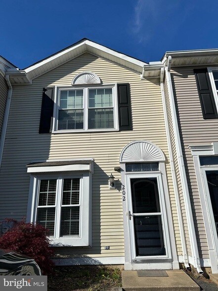 Foto principal - 202 Fieldstone Ln