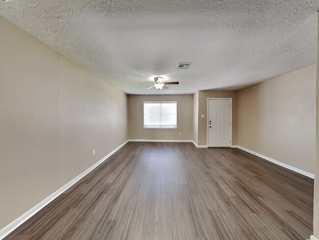 Foto del edificio - 407 Harold Ln