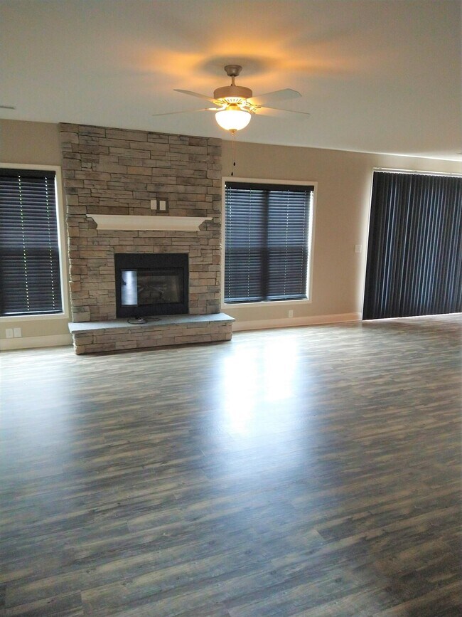 Building Photo - 136 Amen Corner Way