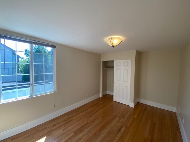 Building Photo - 4260 Fremont Ave N