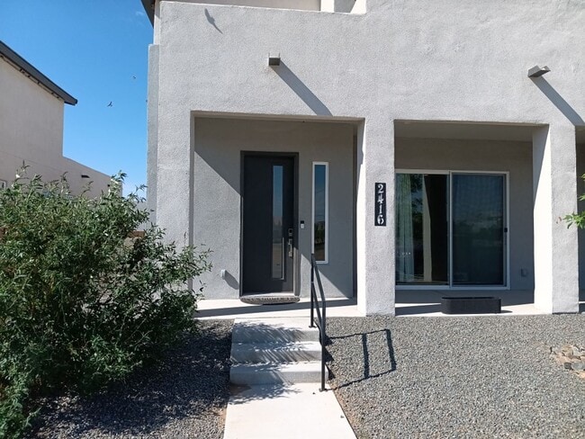 Building Photo - Stunning 4-bedroom, 3.5-bathroom home loca...