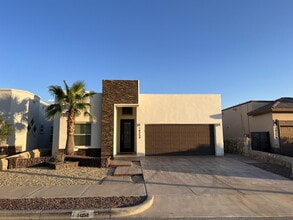 Building Photo - 14258 Loma Esmeralda