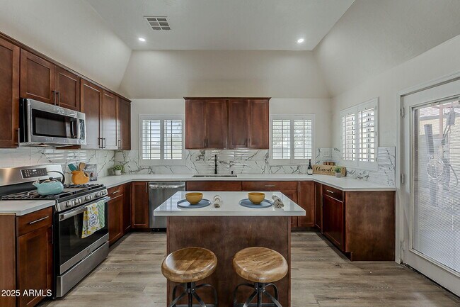 Foto del edificio - 8215 E Cypress St