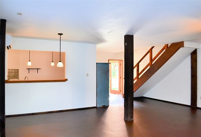 Building Photo - 1472 Lakeside Dr
