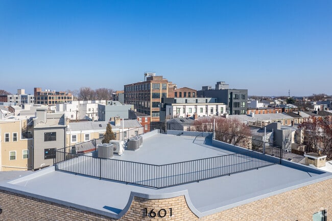 Roof Deck - The Skylar (1601)