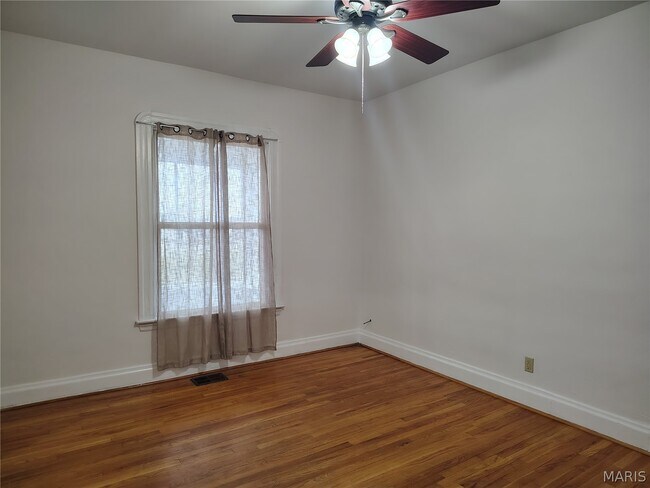 Foto del edificio - 3246 S Big Bend Blvd