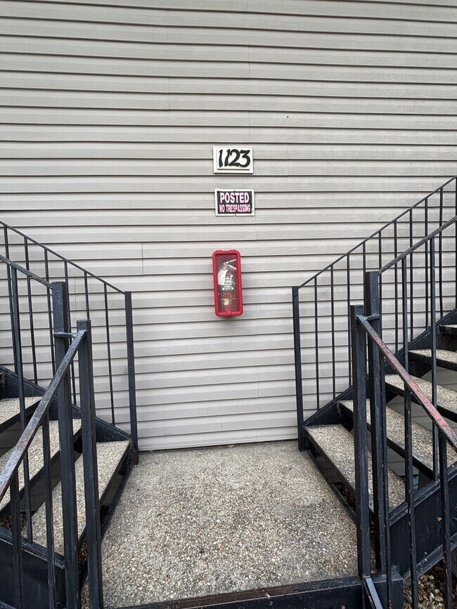 Foto del edificio - 1123 Southwood Dr