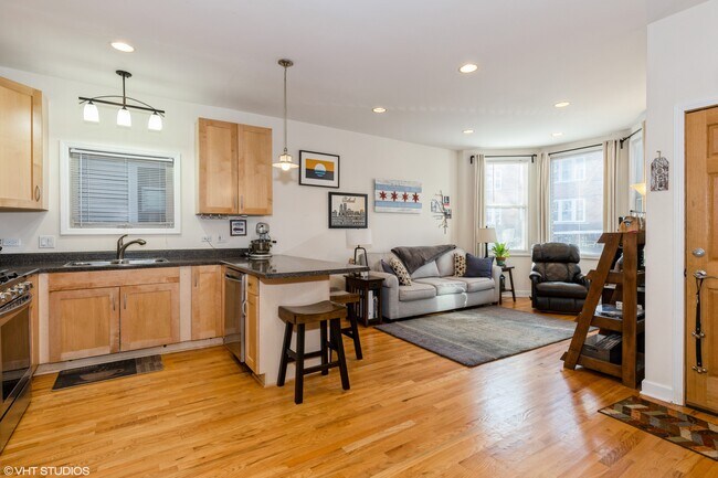 Building Photo - 3121 N Hoyne Ave